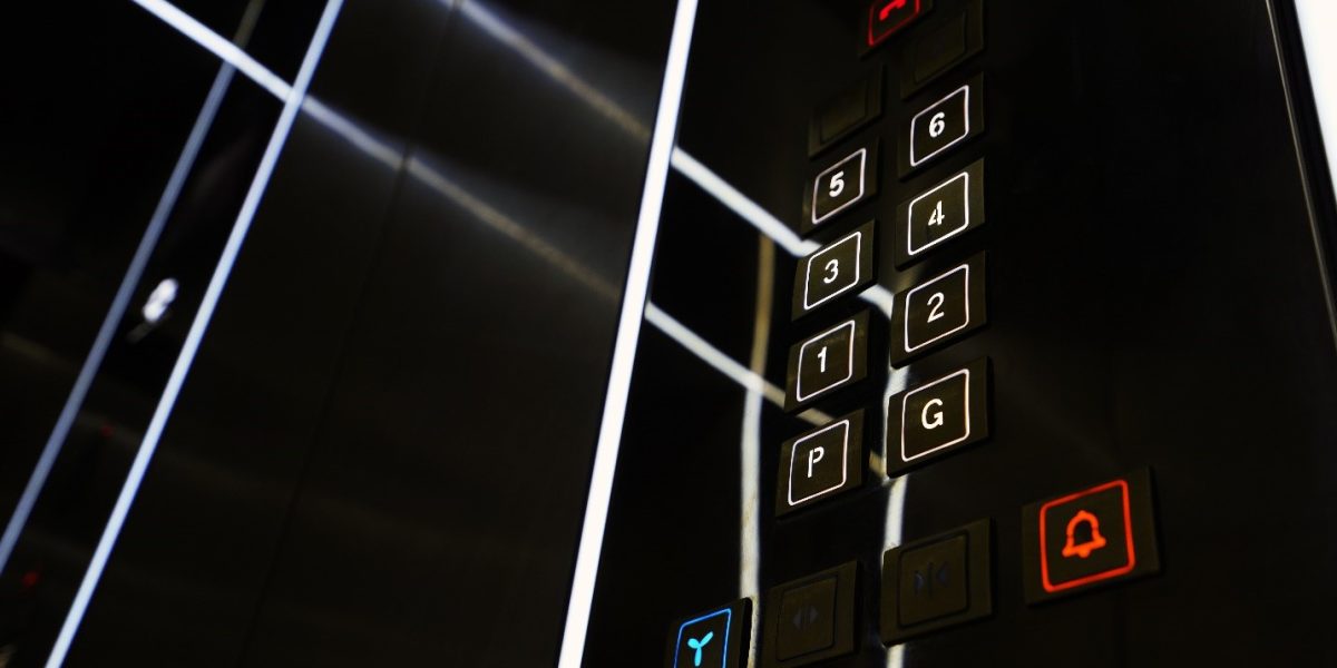معنای دکمه های آسانسور چیست؟