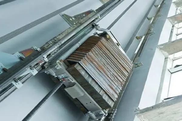 تفاوت آسانسور هیدرولیک با کششی