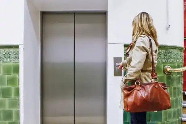 نشانه های خطای ope2 درایو آسانسور