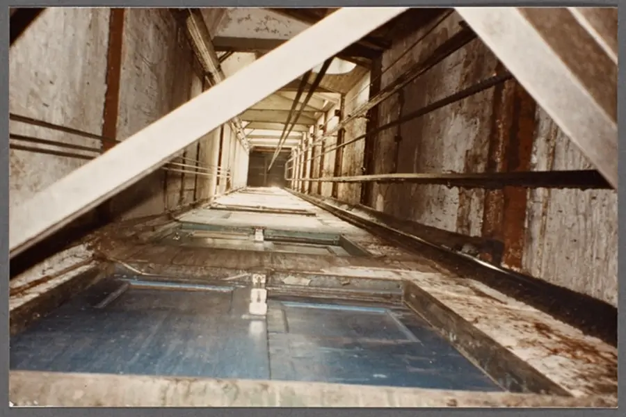 قوانین بیمه در آسانسور ساختمان قدیمی