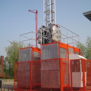 قیمت آسانسور کارگاهی