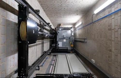 انواع آسانسور گیرلس