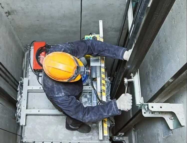 دلایل خرابی آسانسور و روش های پیشگیری از آن دلایل خرابی آسانسور و روش های پیشگیری از آن